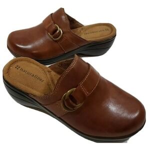 Naturalizer ~Woman Size 6.5 M~ Brown Leather Slip On Shoes.
